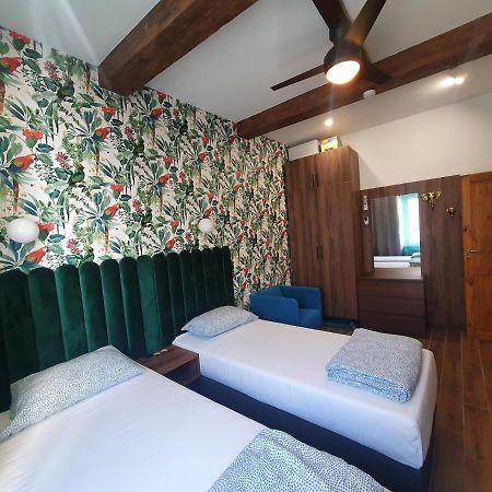 Luxurio Rooms With Baths Livorno Bagian luar foto