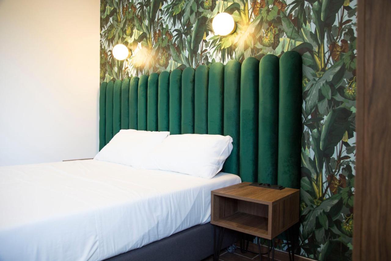 Luxurio Rooms With Baths Livorno Bagian luar foto