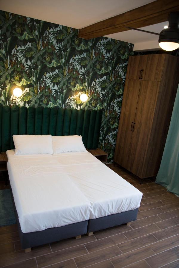 Luxurio Rooms With Baths Livorno Bagian luar foto