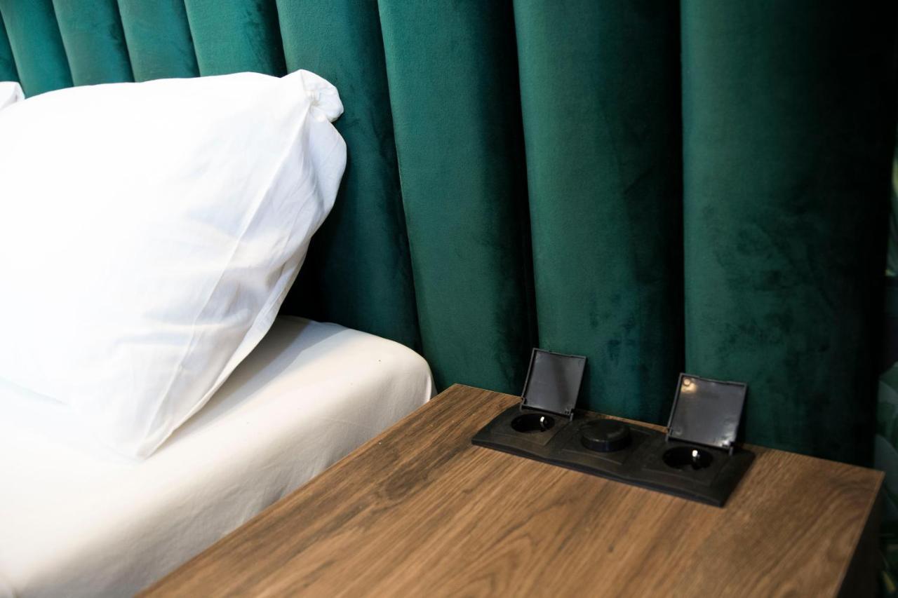 Luxurio Rooms With Baths Livorno Bagian luar foto