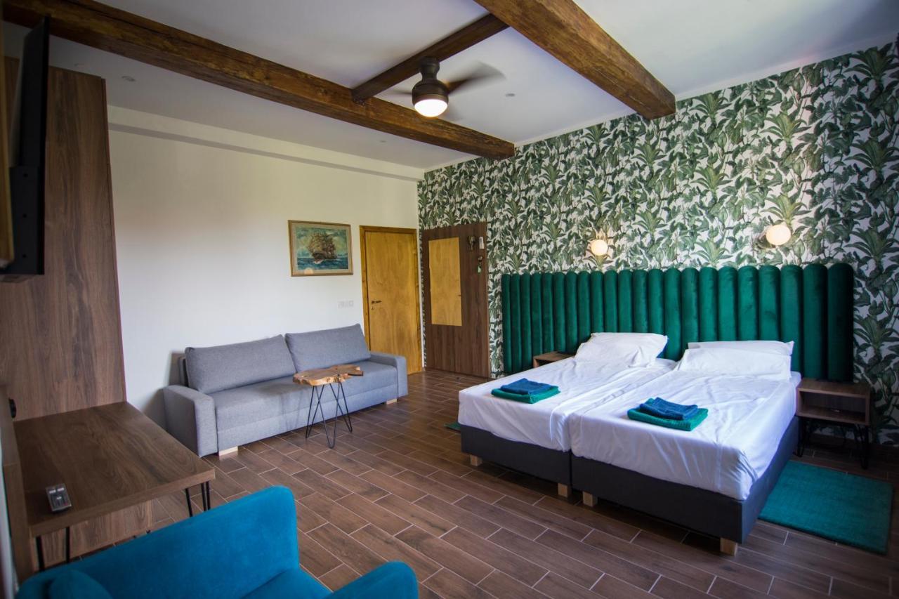 Luxurio Rooms With Baths Livorno Bagian luar foto