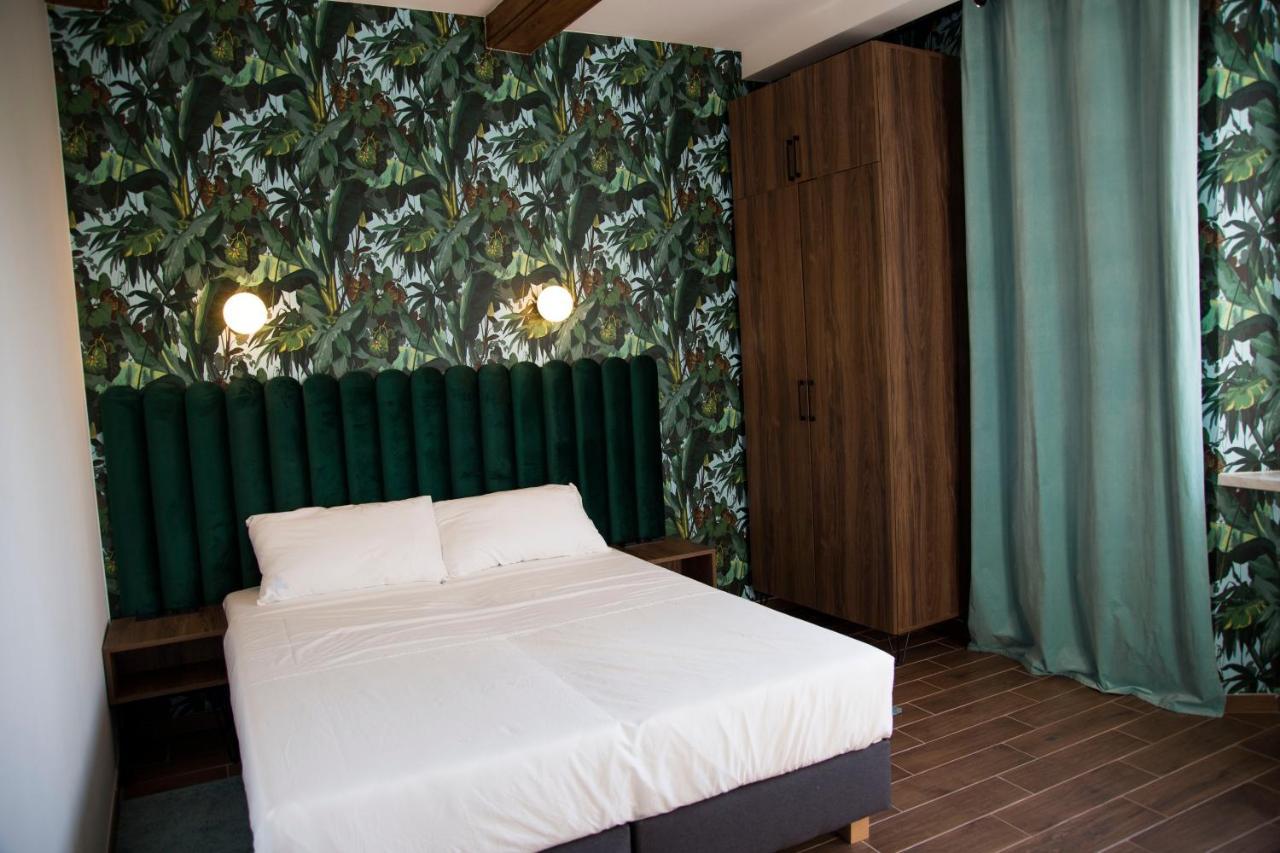 Luxurio Rooms With Baths Livorno Bagian luar foto