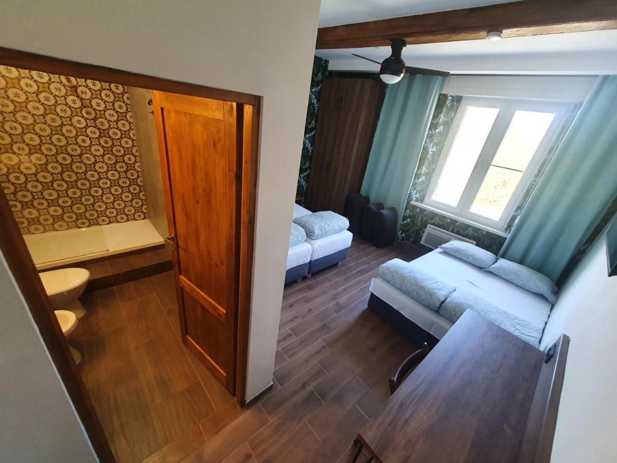Luxurio Rooms With Baths Livorno Bagian luar foto